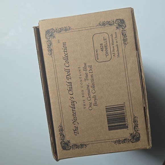 Vintage Boyds Collection Doll Danielle  14" Porcelain #4828 - Picture 6 of 7